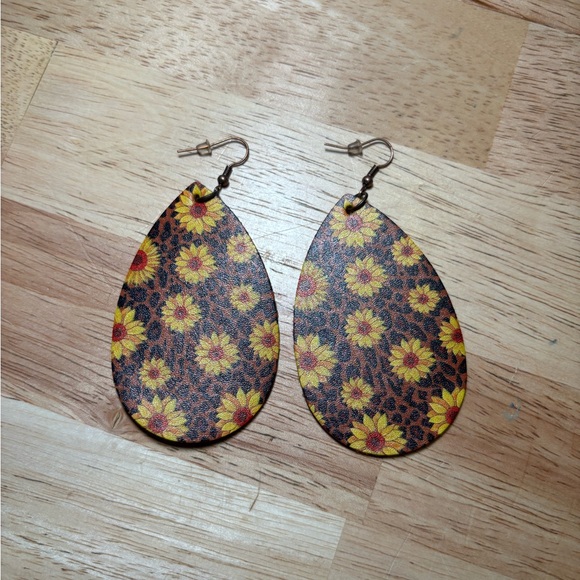 Earrings - Picture 1 of 1